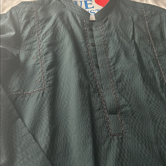 Green kurta kameez long top. Junaid jamshed brand. Traditional wear. 12-15 yrs - Picture 14 of 14